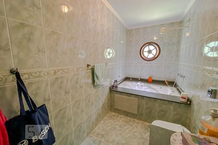 Casa à venda com 280m², 4 quartos e 2 vagasBanheiro