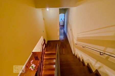 Casa à venda com 280m², 4 quartos e 2 vagasEscada