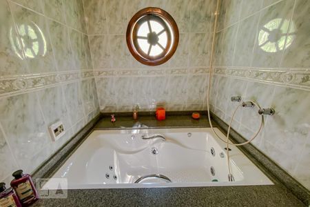 Casa à venda com 280m², 4 quartos e 2 vagasDetalhe Banheiro