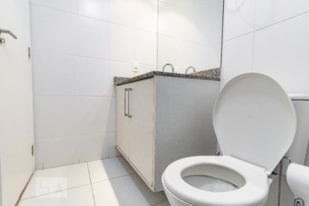 Banheiro de apartamento para alugar com 1 quarto, 50m² em Jardim Novo Santo Amaro, São Paulo