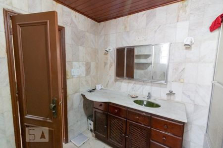 Banheiro de casa para alugar com 3 quartos, 376m² em Grajaú, Rio de Janeiro