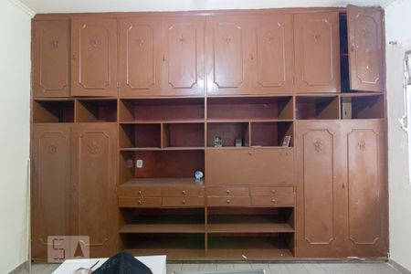 Casa para alugar com 376m², 3 quartos e 3 vagas Casa para alugar com 376m², 3 quartos e 3 vagasQuarto 2 - Armários