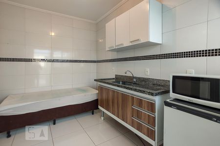 Quarto de kitnet/studio para alugar com 1 quarto, 14m² em Jardim Peri Peri, São Paulo