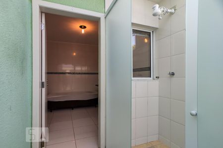 Banheiro de kitnet/studio para alugar com 1 quarto, 14m² em Jardim Peri Peri, São Paulo