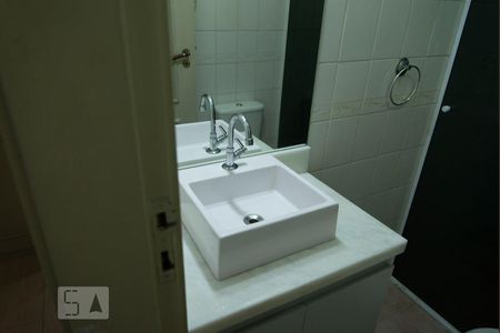 Apartamento para alugar com 80m², 3 quartos e 1 vaga Apartamento para alugar com 80m², 3 quartos e 1 vagaBanheiro da Suíte 1