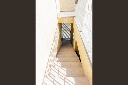 Casa à venda com 350m², 3 quartos e 2 vagasEscada para garagem