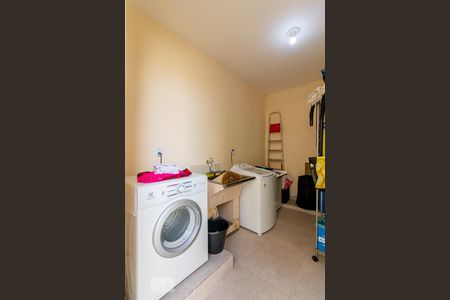 Casa à venda com 350m², 3 quartos e 2 vagasÁrea de Serviço 1