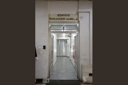 Apartamento para alugar com 75m², 3 quartos e sem vaga Apartamento para alugar com 75m², 3 quartos e sem vagaEntrada