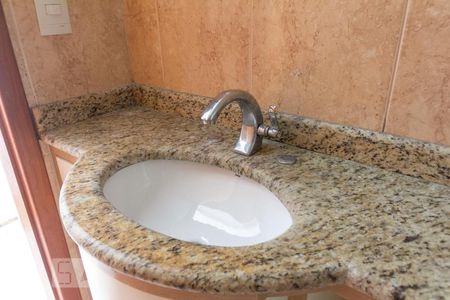 Casa de condomínio à venda com 180m², 3 quartos e 3 vagasBanheiro Social