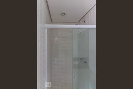 Banheiro de kitnet/studio para alugar com 1 quarto, 42m² em Santa Cecília, São Paulo