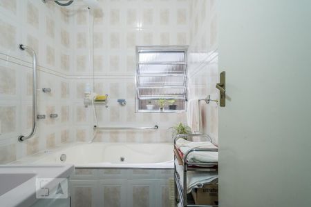 Casa à venda com 165m², 3 quartos e 3 vagasBanheiro Suíte 