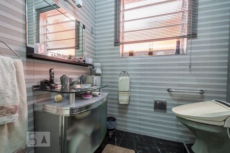 Casa à venda com 165m², 3 quartos e 3 vagasBanheiro 1