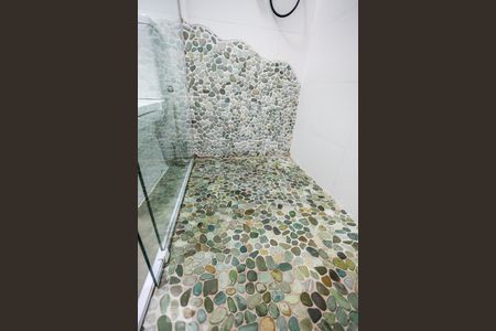 Apartamento para alugar com 95m², 2 quartos e sem vagaDetalhe Banheiro da Suíte