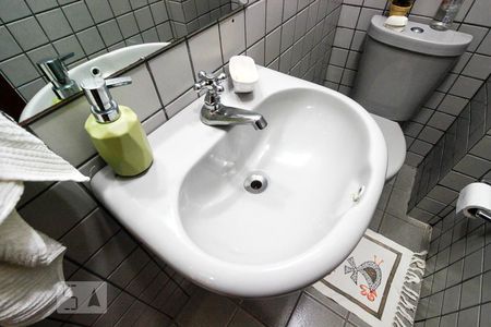 Apartamento para alugar com 154m², 3 quartos e 2 vagas Apartamento para alugar com 154m², 3 quartos e 2 vagasBanheiro 2