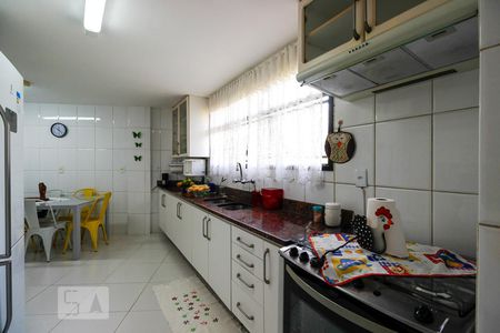 Apartamento para alugar com 154m², 3 quartos e 2 vagas Apartamento para alugar com 154m², 3 quartos e 2 vagasCozinha