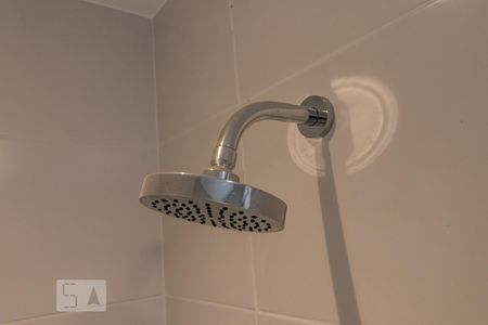 Detalhe do Banheiro Social de apartamento para alugar com 1 quarto, 54m² em Alphaville Empresarial, Barueri