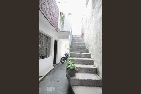 Casa à venda com 150m², 5 quartos e 3 vagasEscadas