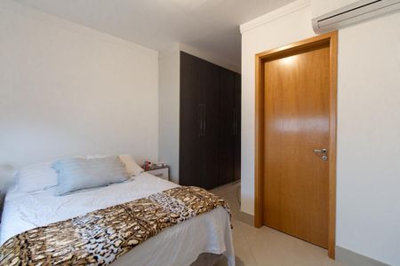 Apartamento à venda com 77m², 2 quartos e 2 vagas Apartamento à venda com 77m², 2 quartos e 2 vagasQuarto 2