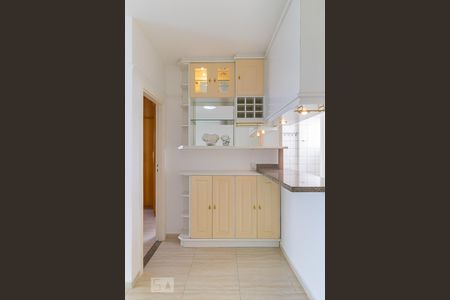Sala de apartamento à venda com 1 quarto, 74m² em Cambuí, Campinas