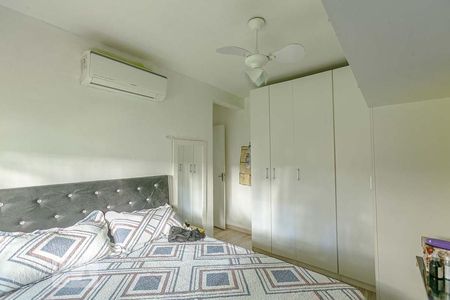 Quarto 1 de apartamento à venda com 2 quartos, 56m² em Santo Antônio, Porto Alegre