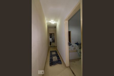 Casa à venda com 180m², 3 quartos e 4 vagas Casa à venda com 180m², 3 quartos e 4 vagasCorredor