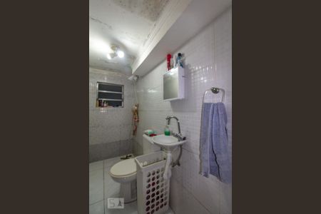 Casa à venda com 180m², 3 quartos e 4 vagas Casa à venda com 180m², 3 quartos e 4 vagasBanheiro - Salão de festas