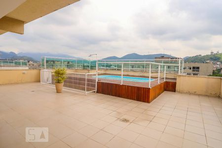 Apartamento para alugar com 65m², 2 quartos e 1 vaga Apartamento para alugar com 65m², 2 quartos e 1 vagaÁrea comum - Piscina
