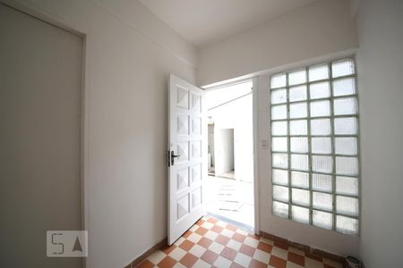 Entrada de casa para alugar com 1 quarto, 45m² em Jardim Aeroporto, São Paulo