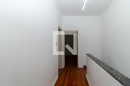 Corredor de casa para alugar com 3 quartos, 196m² em Água Branca, São Paulo