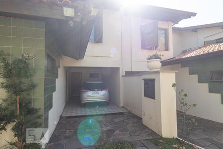 Casa de condomínio à venda com 160m², 4 quartos e 2 vagas Casa de condomínio à venda com 160m², 4 quartos e 2 vagasFachada