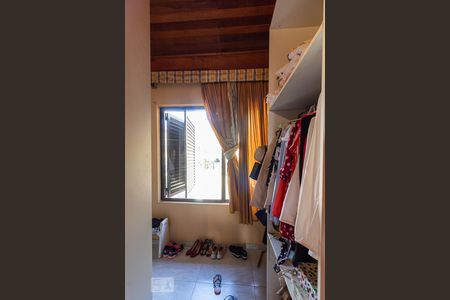 Casa de condomínio à venda com 160m², 4 quartos e 2 vagas Casa de condomínio à venda com 160m², 4 quartos e 2 vagasCloset