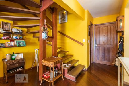 Casa de condomínio à venda com 160m², 4 quartos e 2 vagas Casa de condomínio à venda com 160m², 4 quartos e 2 vagasHall de Entrada