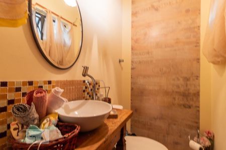 Casa de condomínio à venda com 160m², 4 quartos e 2 vagas Casa de condomínio à venda com 160m², 4 quartos e 2 vagasLavabo