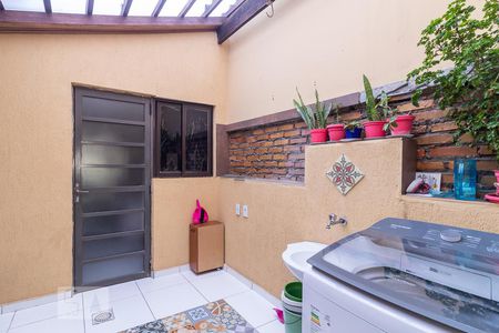 Casa de condomínio à venda com 160m², 4 quartos e 2 vagas Casa de condomínio à venda com 160m², 4 quartos e 2 vagasÁrea de Serviço