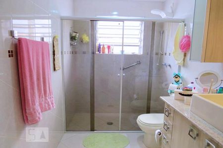 Casa à venda com 200m², 4 quartos e 3 vagasBanheiro da Suíte 1