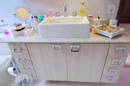 Casa à venda com 200m², 4 quartos e 3 vagasBanheiro da Suíte 1