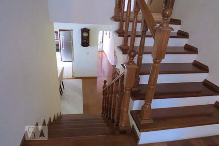 Casa à venda com 200m², 4 quartos e 3 vagasEscada