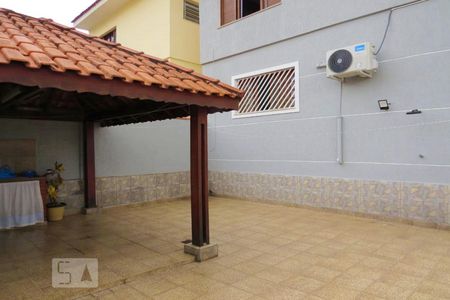 Casa à venda com 200m², 4 quartos e 3 vagasChurrasqueira