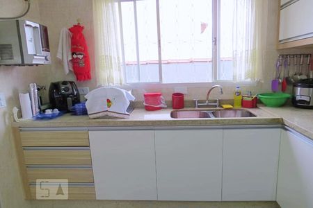 Casa à venda com 200m², 4 quartos e 3 vagasCozinha - Armários