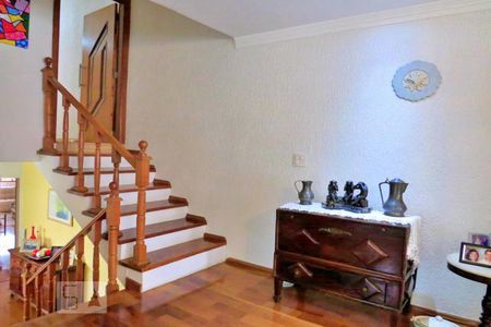 Casa à venda com 200m², 4 quartos e 3 vagasEscada