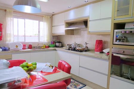 Casa à venda com 200m², 4 quartos e 3 vagasCozinha - Armários