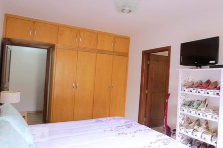 Casa à venda com 200m², 4 quartos e 3 vagasQuarto 1 - Suíte