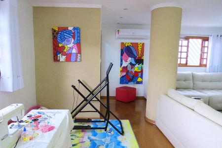 Casa à venda com 200m², 4 quartos e 3 vagasSala de TV