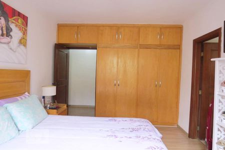 Casa à venda com 200m², 4 quartos e 3 vagasQuarto 1 - Suíte - Armários