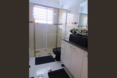 Casa à venda com 200m², 4 quartos e 3 vagasBanheiro da Suíte 2