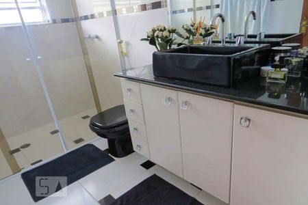 Casa à venda com 200m², 4 quartos e 3 vagasBanheiro da Suíte 2