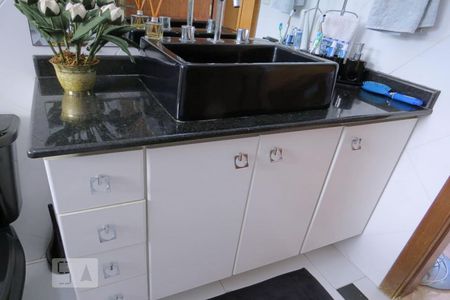 Casa à venda com 200m², 4 quartos e 3 vagasBanheiro da Suíte 2