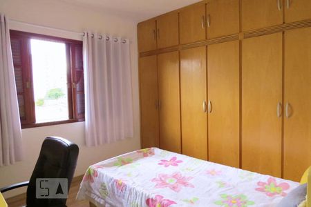 Casa à venda com 200m², 4 quartos e 3 vagasQuarto 4 - Armários