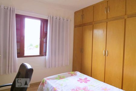 Casa à venda com 200m², 4 quartos e 3 vagasQuarto 4 - Armários