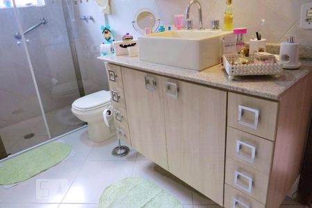 Casa à venda com 200m², 4 quartos e 3 vagasBanheiro da Suíte 1